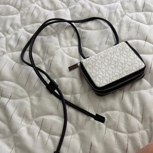 Stylish White and Black Michael Kors Crossbody wallet